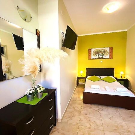 Elia Beach Modern Suites Flogita Eksteriør billede